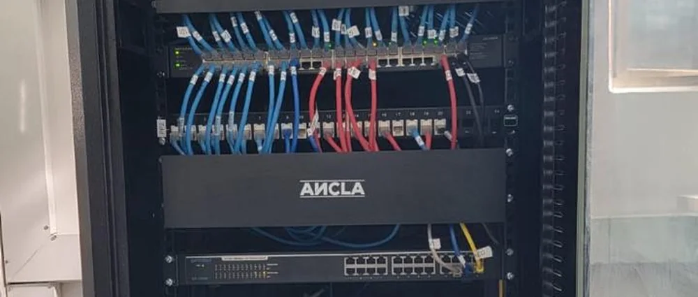 Armario de red · patch panel y switch de acceso